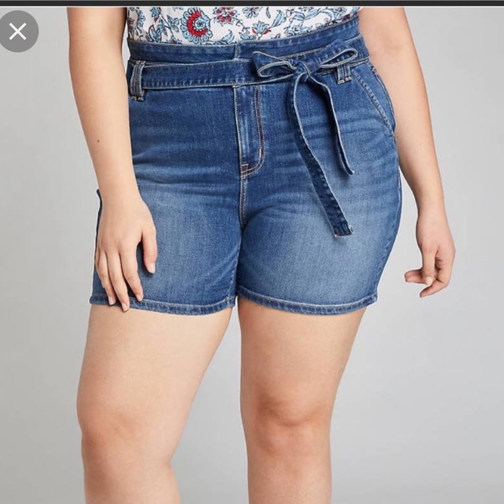 Flex Magic Waistband Mid-Rise Girlfriend Shorts with Belt (S2)